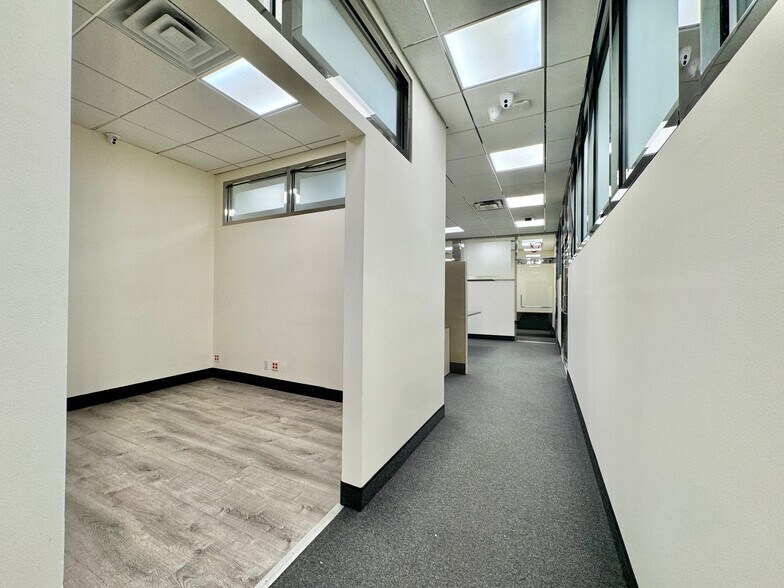More Photos Of 25-21 49th St, Astoria Office For Lease