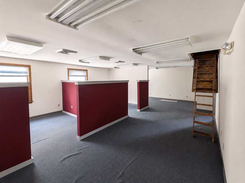 More Photos Of 880 Boston Post Rd, Old Saybrook Storefront Retail Office For Sale