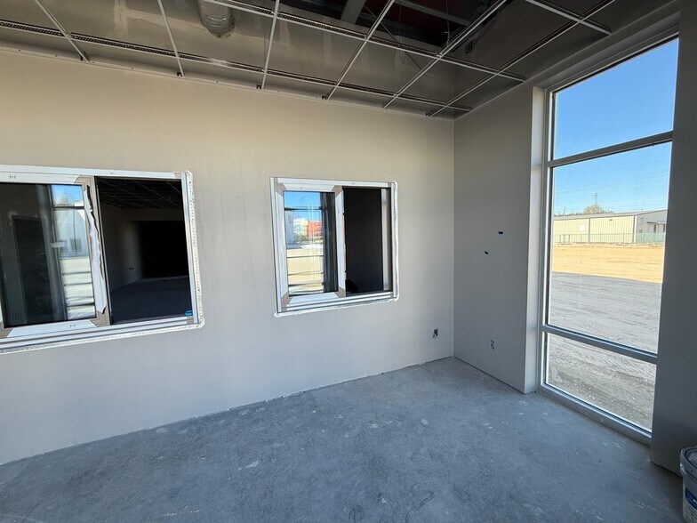 More Photos Of 115 Parkway Dr, Rincon Unknown For Lease