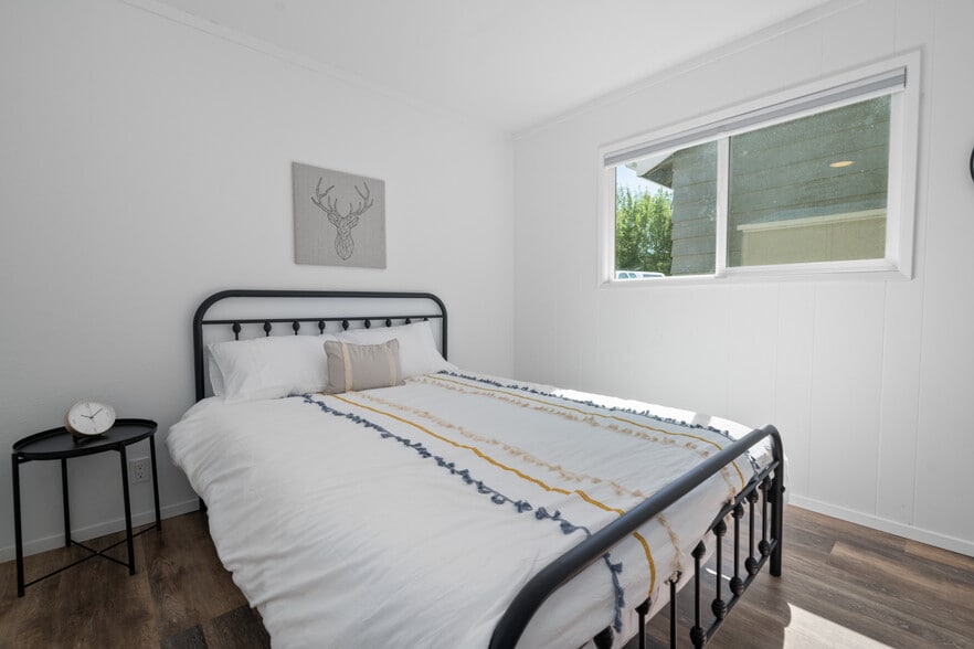 More Photos Of 560 Edgemoor Rd, Big Bear Lake Hotel For Sale