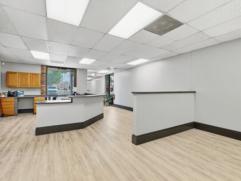 More Photos Of 1212 Air Depot, Midwest City Office For Lease