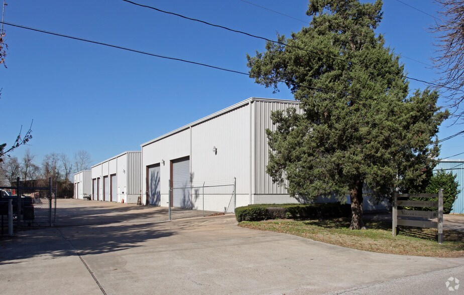 More Photos Of 2501 Karbach St, Houston Warehouse For Lease