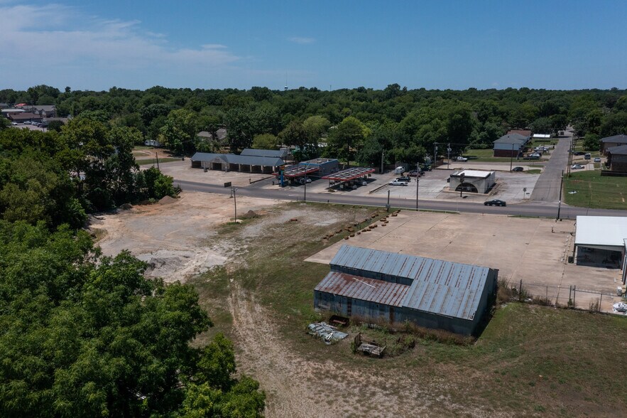 More Photos Of 1210 N 1st Ave, Durant Warehouse For Sale