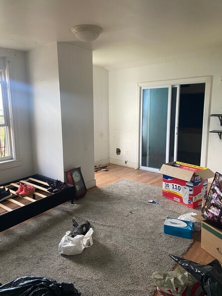More Photos Of 2001 W Pratt St, Baltimore Freestanding For Sale