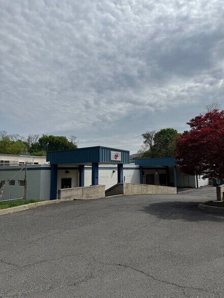 More Photos Of 195 Hudson St, Cornwall-on-Hudson Distribution For Lease