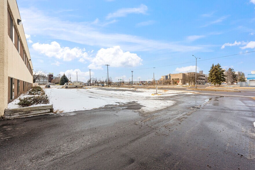 More Photos Of 220 Robert St S, Saint Paul Office For Sale