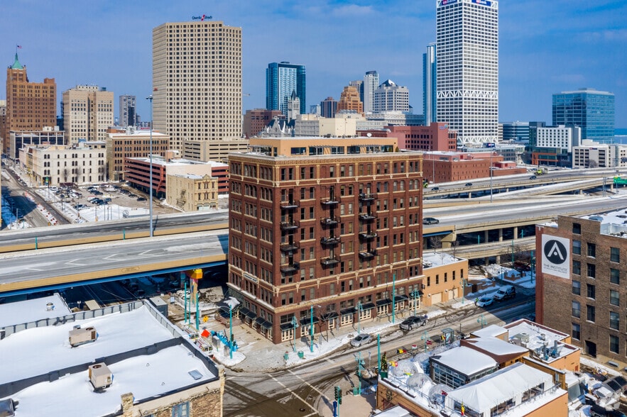 More Photos Of 400 N Broadway, Milwaukee Office Residential For Lease