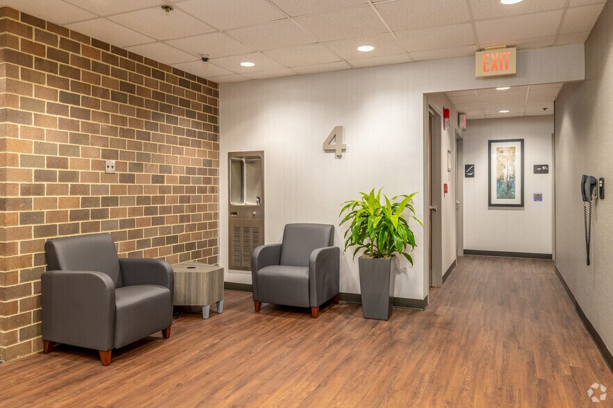 More Photos Of 3825 Highland Ave, Downers Grove Unknown For Lease