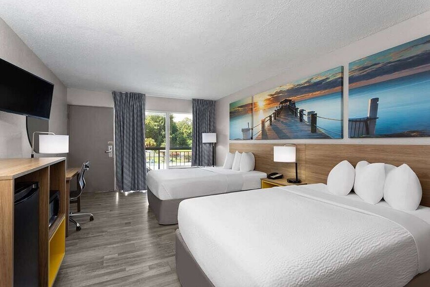 More Photos Of 551 E State Road 44, Wildwood Hotel For Sale