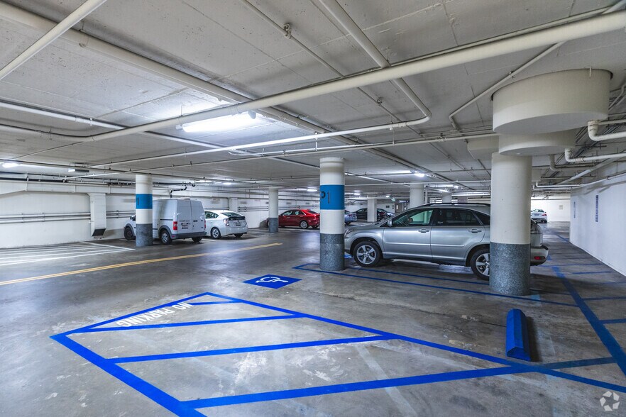 More Photos Of 7825 Fay Ave, La Jolla Office For Lease