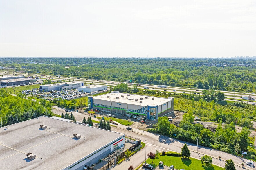More Photos Of 5205 Boul Robert-Bourassa, Laval Unknown For Lease