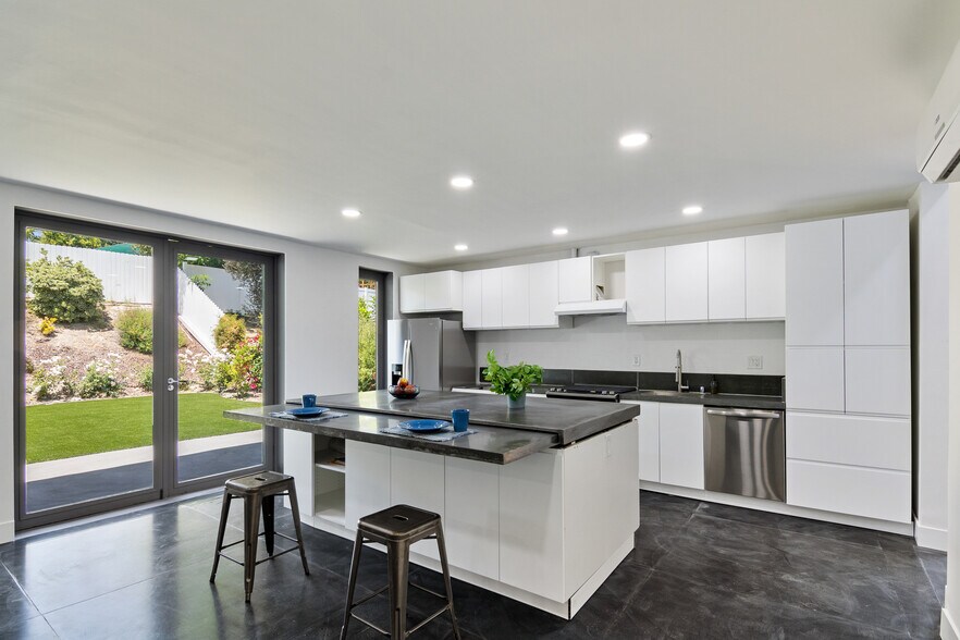 More Photos Of 7501 Linley Ln, Canoga Park Specialty For Sale
