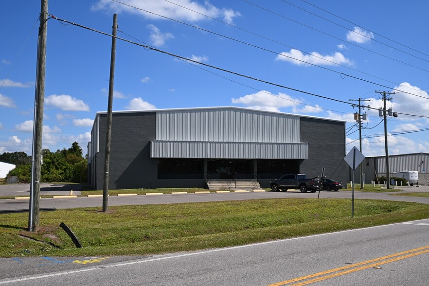 More Photos Of 6211 Anderson Rd, Tampa Warehouse For Lease