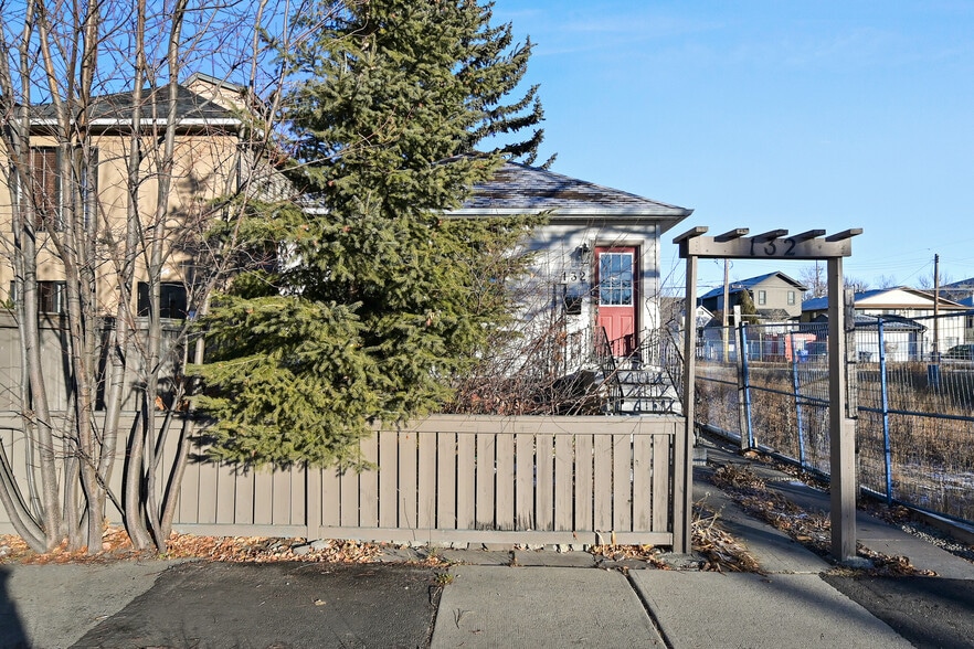 More Photos Of 132 17 Avenue NW, Calgary Office For Sale