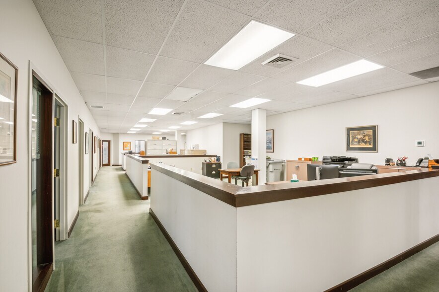 More Photos Of 111 Simsbury Rd, Avon Medical For Lease