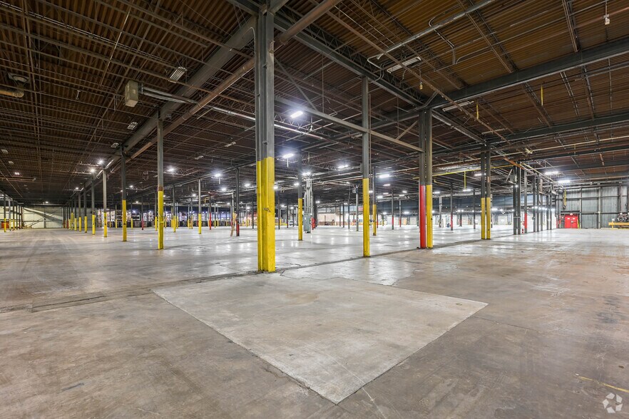 More Photos Of 1000 N South Rd, Scranton Warehouse For Lease