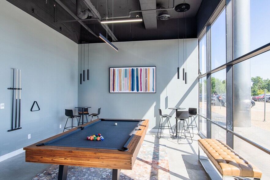 More Photos Of 1349 Empire Central Dr, Dallas Office For Lease