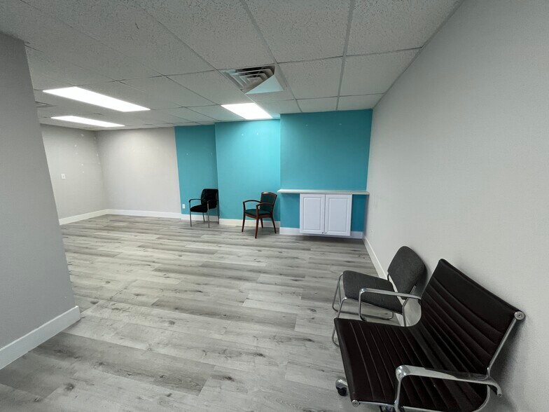 More Photos Of 1469 Colonial Blvd, Fort Myers Storefront Retail Office For Lease