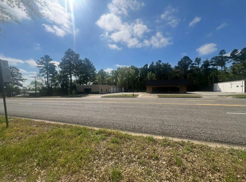 More Photos Of 2819 University Blvd, Tyler Warehouse For Lease