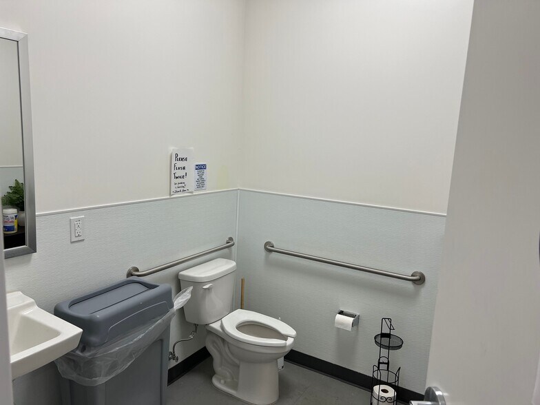 More Photos Of 2483-2495 Washington Ave, San Leandro Light Manufacturing For Lease