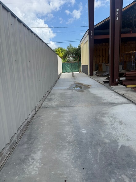 More Photos Of 1103 W Cavalcade St, Houston Industrial For Lease