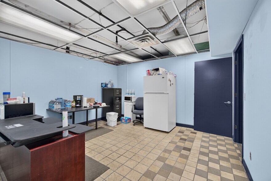 More Photos Of 211 Mill St, Springport Light Distribution For Sale