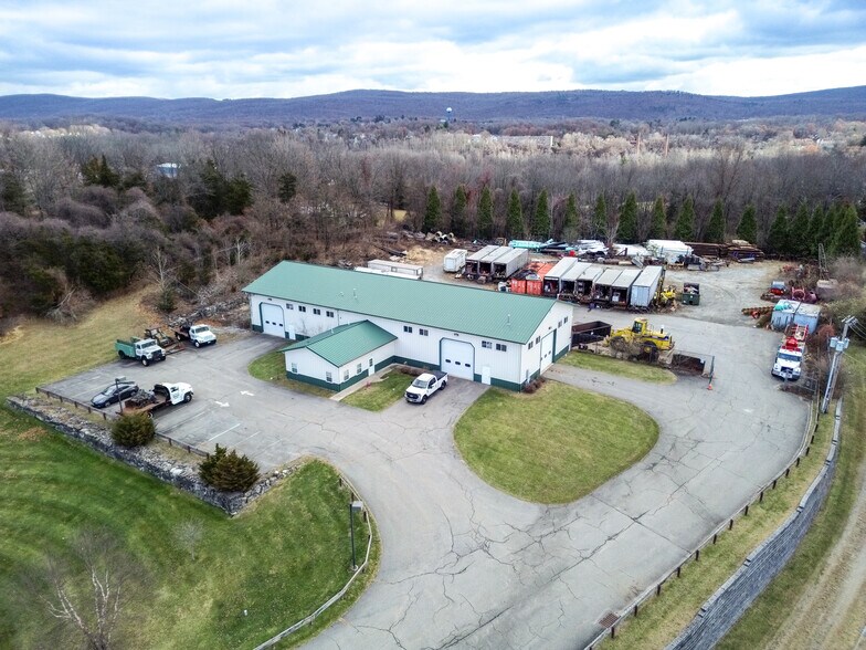 More Photos Of 10 Park Dr, Franklin Warehouse For Lease