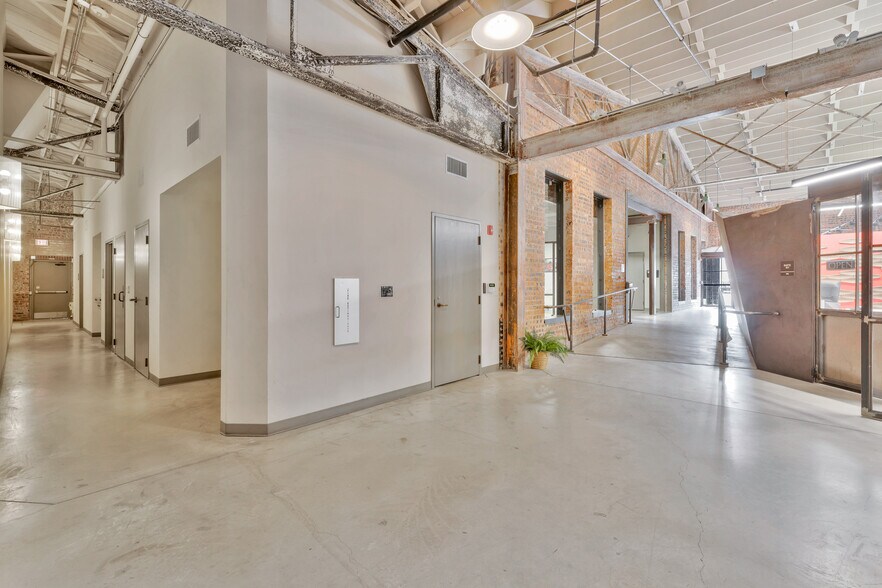 More Photos Of 707 W Vickery Blvd, Fort Worth Loft Creative Space For Lease