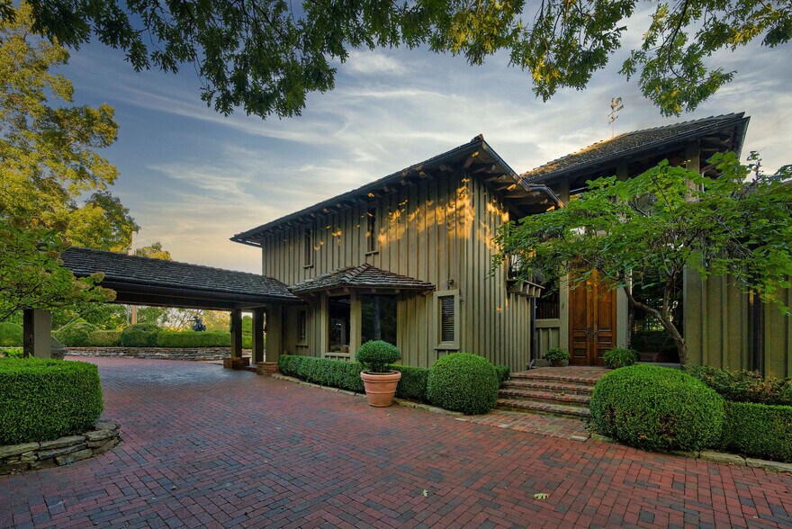 More Photos Of 754-756 E Stonehill Rd, Ozark Office Residential For Sale