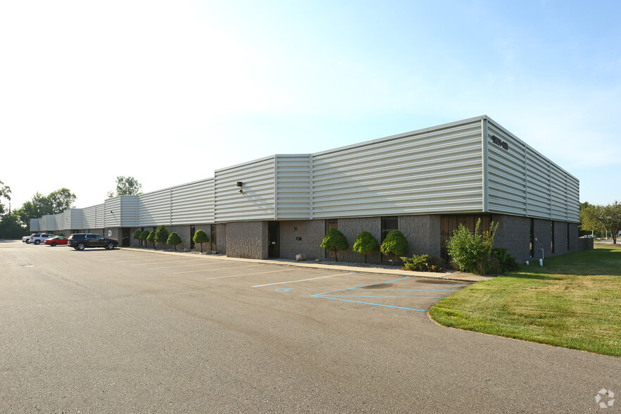 Primary Photo Of 12601-12633 Universal Dr, Taylor Warehouse For Lease