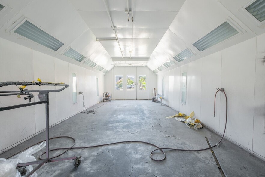 More Photos Of 1104 S Victory Blvd, Burbank Auto Repair For Sale