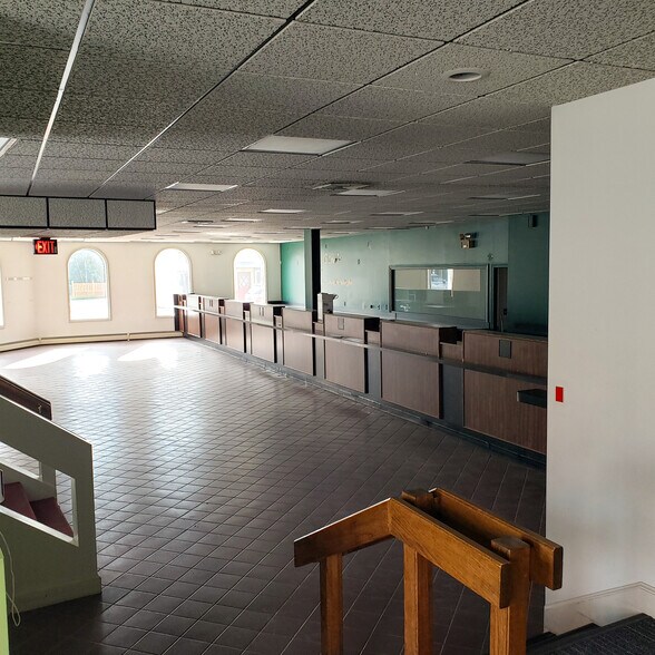 More Photos Of 4 Central St, Farmington Bank For Sale