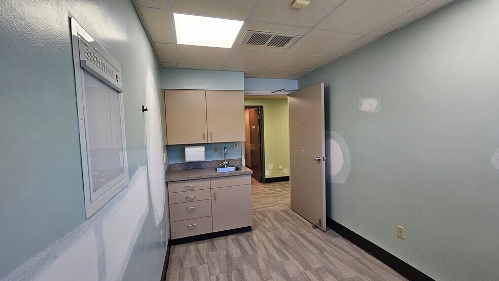 More Photos Of 1340 Lincoln Way E, Chambersburg Office For Lease