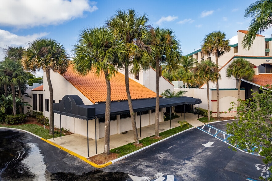 Primary Photo Of 1901 Palm Beach Lakes Blvd, West Palm Beach Hotel For Lease