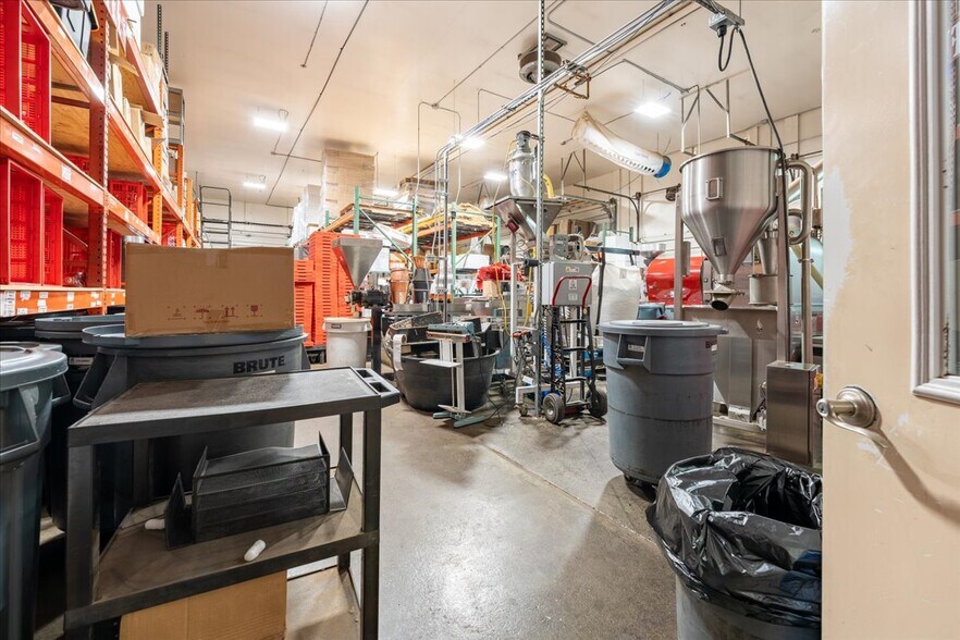 More Photos Of 1502 Minnie St, Fairbanks Industrial For Sale