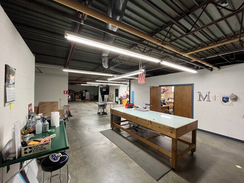 More Photos Of 414 SE Jefferson Ave, Topeka Industrial For Sale
