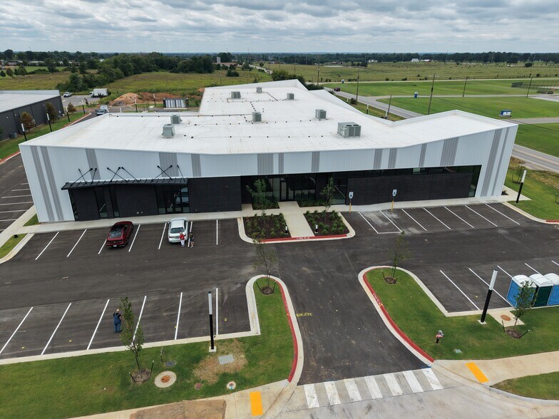 More Photos Of 100 Grant Pl, Lowell Light Manufacturing For Lease