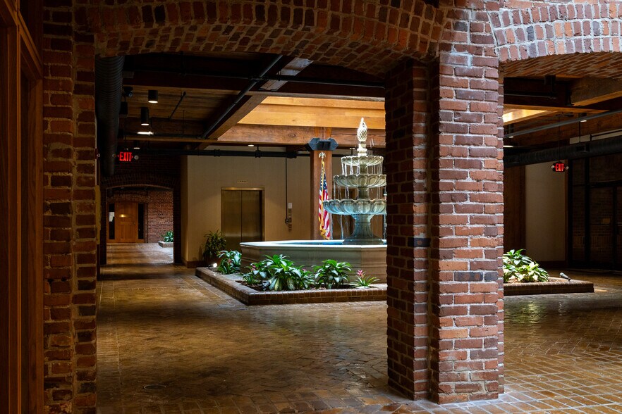 More Photos Of 171 Church St, Charleston Office For Lease