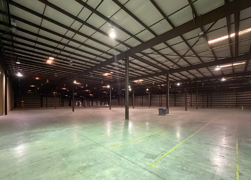 More Photos Of 5360 Commerce Blvd E, Mobile Warehouse For Lease