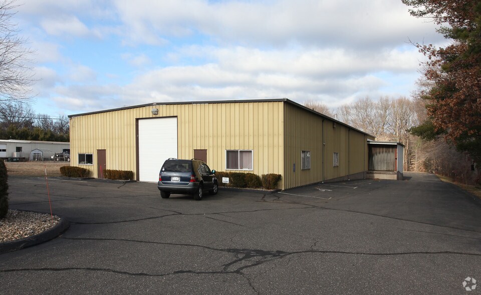 More Photos Of 14 E Newberry Rd, Bloomfield Warehouse For Lease