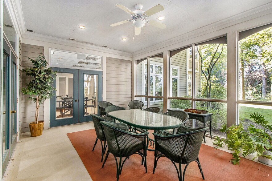 More Photos Of 7950 Moorsbridge Rd, Portage Office For Lease