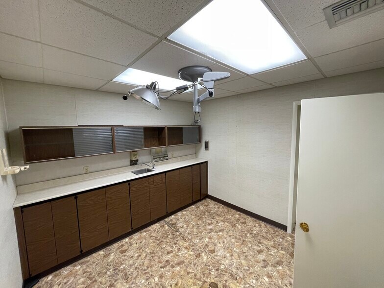 More Photos Of 2701 Cowpath Rd, Hatfield Office Residential For Lease