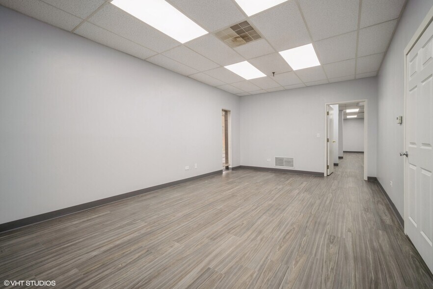 More Photos Of 2068-2068 S Foster Ave, Wheeling Manufacturing For Lease
