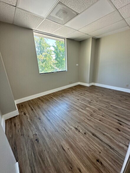 More Photos Of 1633 Erringer Rd, Simi Valley Medical For Lease