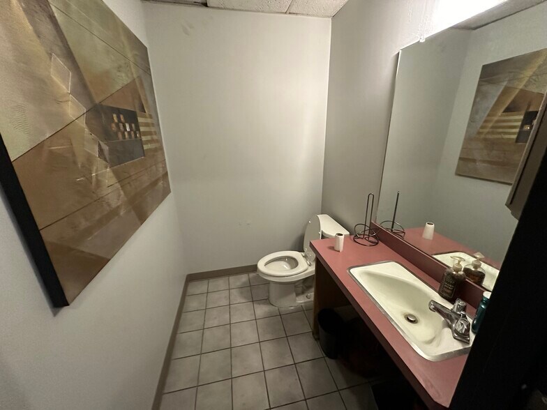 More Photos Of 2101 S Platte River Dr, Denver Warehouse For Lease