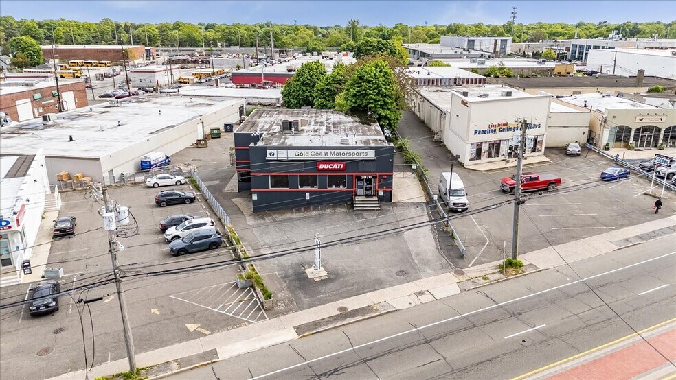 More Photos Of 2070 Jericho Tpke, New Hyde Park Auto Repair For Lease