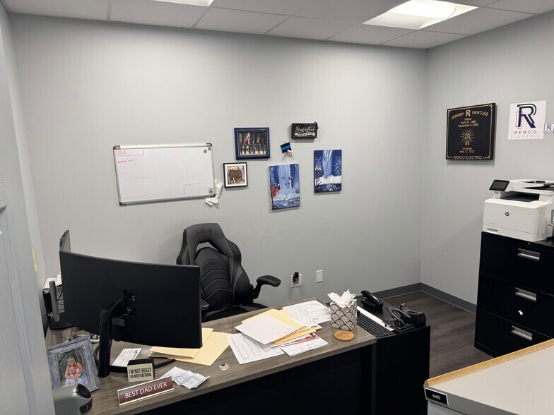 More Photos Of 903 Francis Dr, Champaign Industrial For Sale