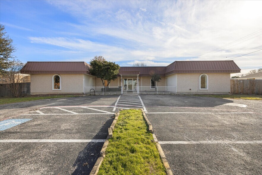 More Photos Of 6605 Dan Danciger Rd, Fort Worth Office For Sale