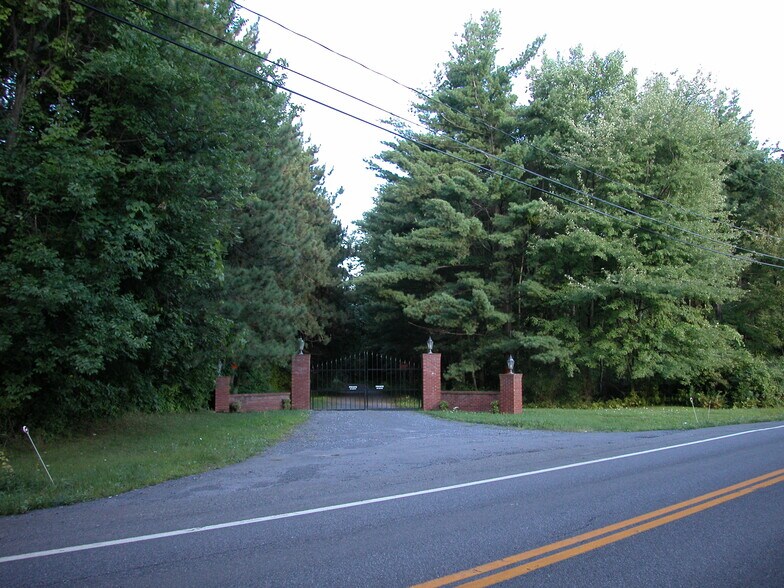 More Photos Of 37-60 Blackburn Rd, Selkirk Apartments For Sale