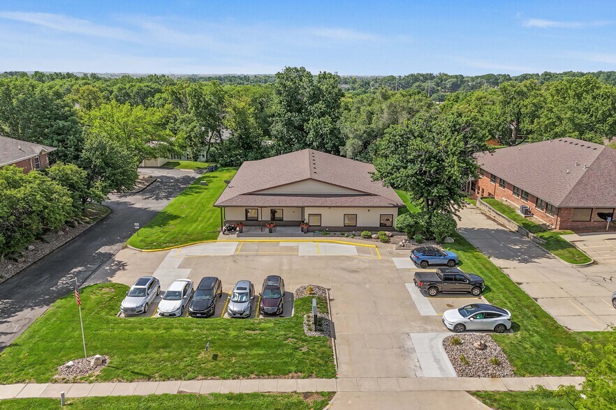 More Photos Of 4920 Pleasant St, West Des Moines Office For Lease